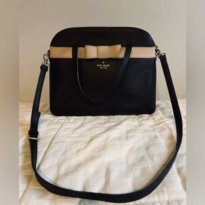 Kate Spade New York Julita Kirk Park Saffiano Black/ Warm Beige Bow tie